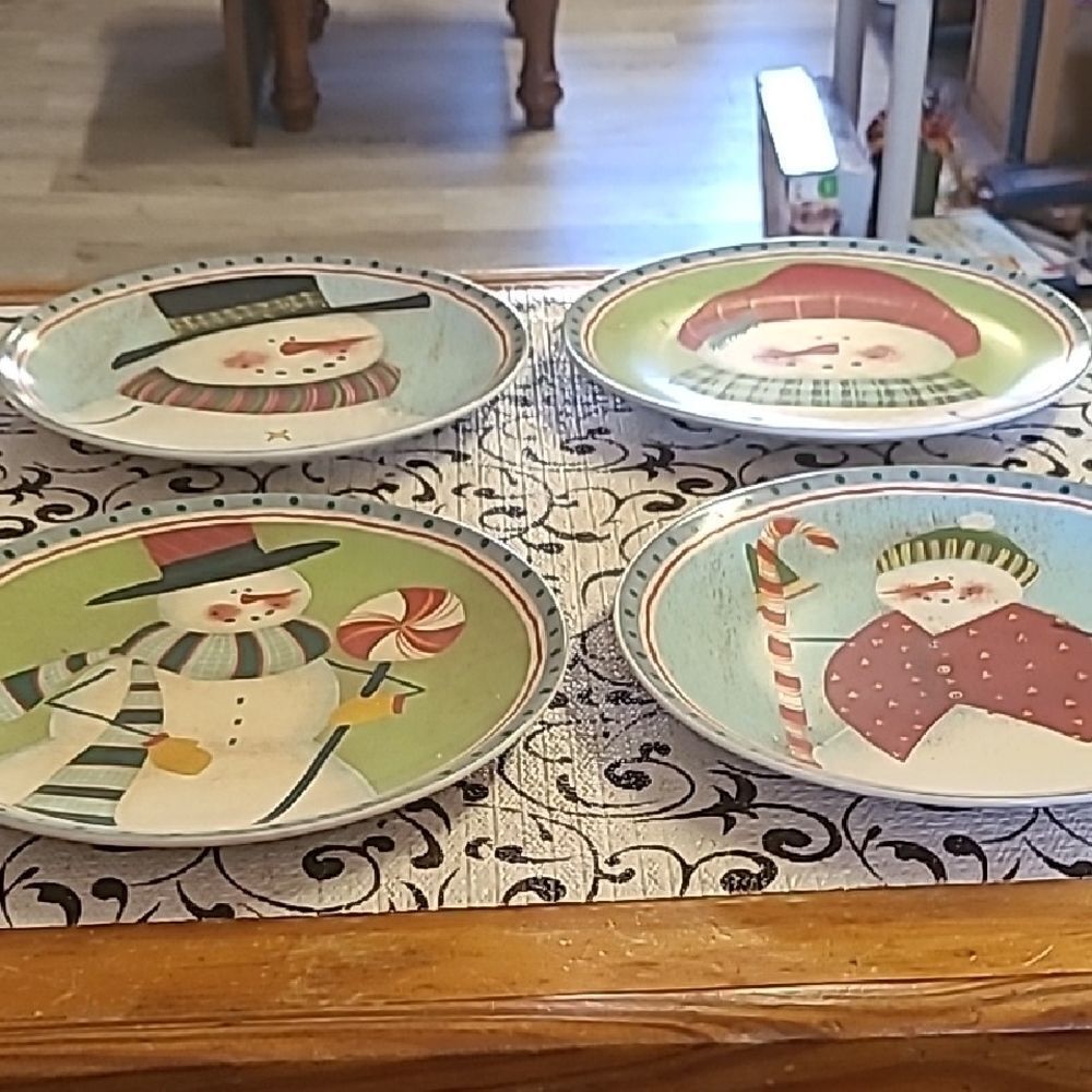 Oneida Frosty Friends Plates